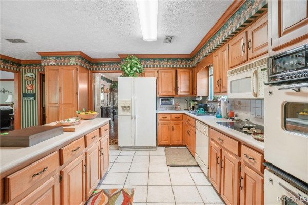 380 HILLABEE Drive