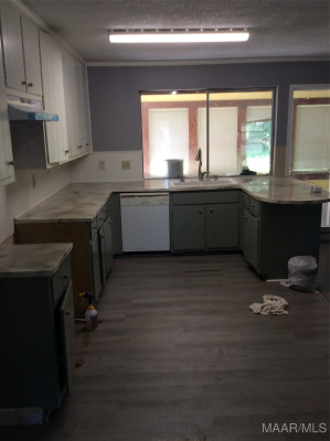 869 Queensbury Drive