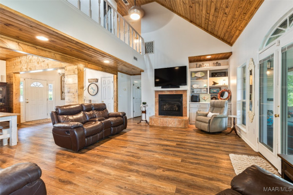 85 GREYSTONE Point