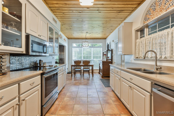 85 GREYSTONE Point