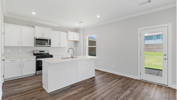 6000 Cunningham Trail