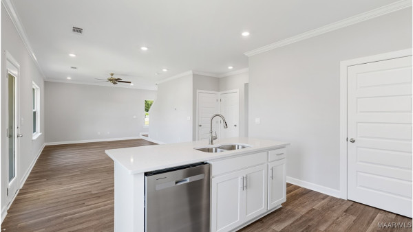 6000 Cunningham Trail