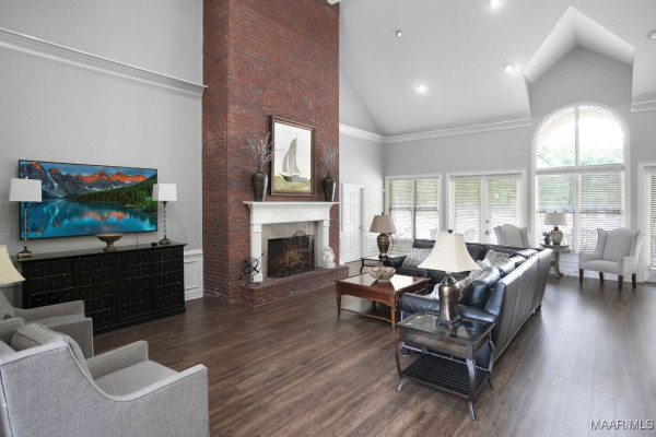 8401 Young Crossing