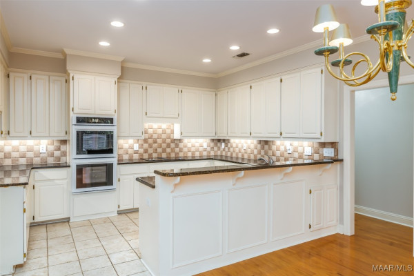 8180 LONGNEEDLE Place