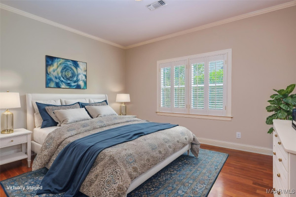 8180 LONGNEEDLE Place