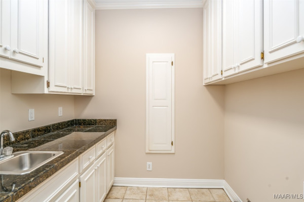 8180 LONGNEEDLE Place