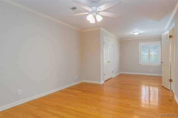 8180 LONGNEEDLE Place
