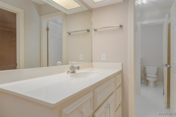8180 LONGNEEDLE Place