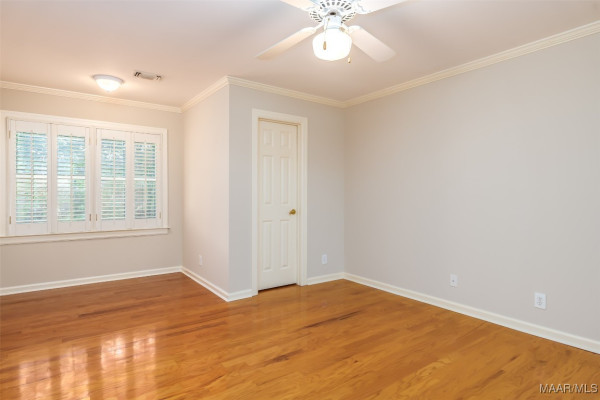 8180 LONGNEEDLE Place