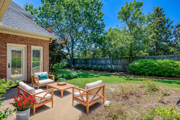 8180 LONGNEEDLE Place