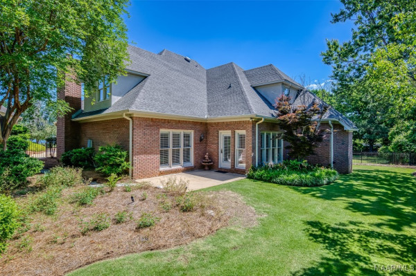 8180 LONGNEEDLE Place