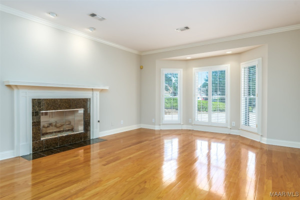 8180 LONGNEEDLE Place