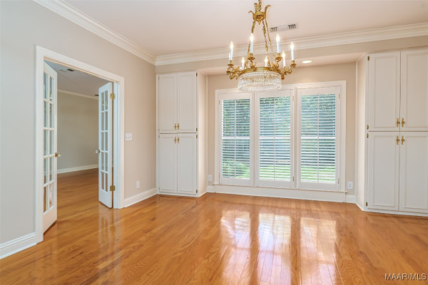 8180 LONGNEEDLE Place