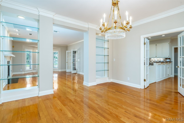 8180 LONGNEEDLE Place