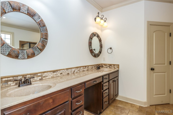 9055 Crescent Lodge Drive