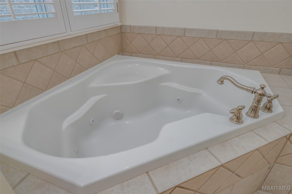 3412 Oak Grove Circle