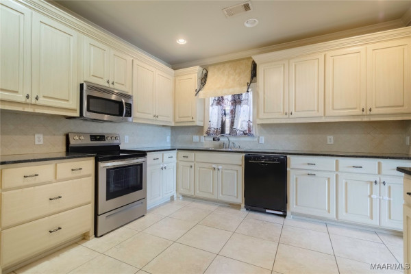 5906 Amberwood Lane