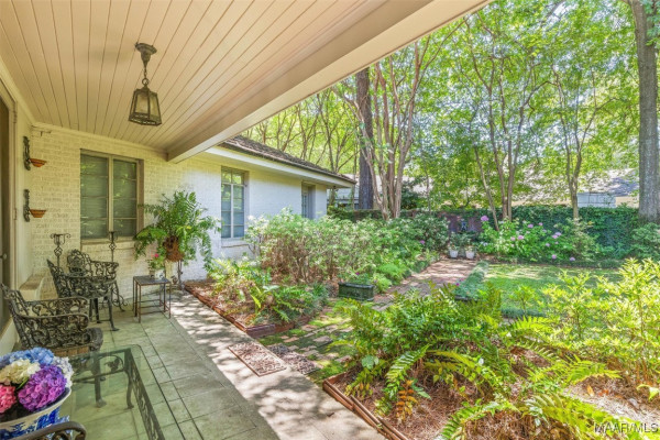 1252 Augusta Avenue