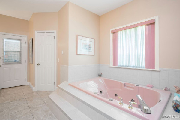 506 Pinetree Lane