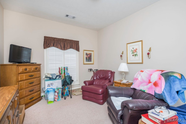 506 Pinetree Lane