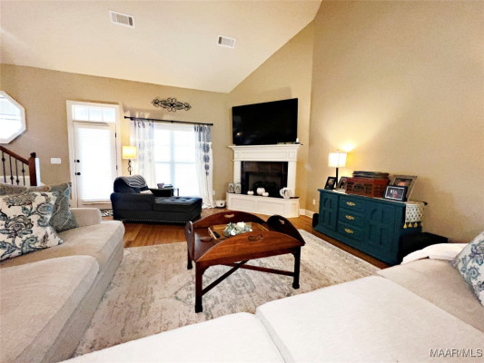 18 S Dogwood Terrace