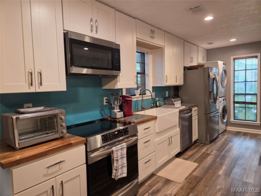 2112 Station Court