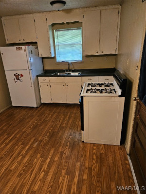 2017 Winona Avenue