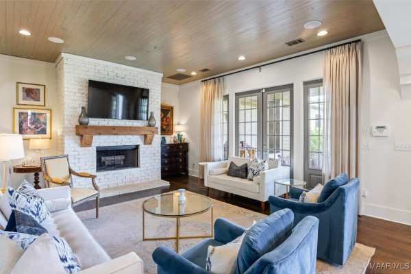 3644 Lockwood Lane