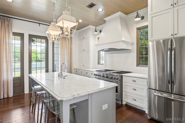 3644 Lockwood Lane