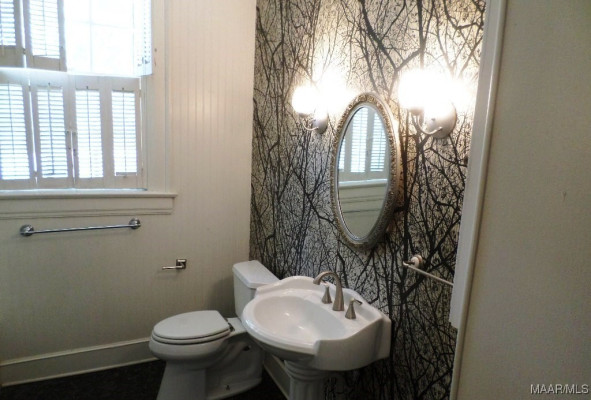 812 E Fairview Avenue