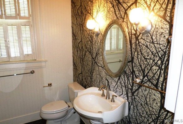 812 E Fairview Avenue