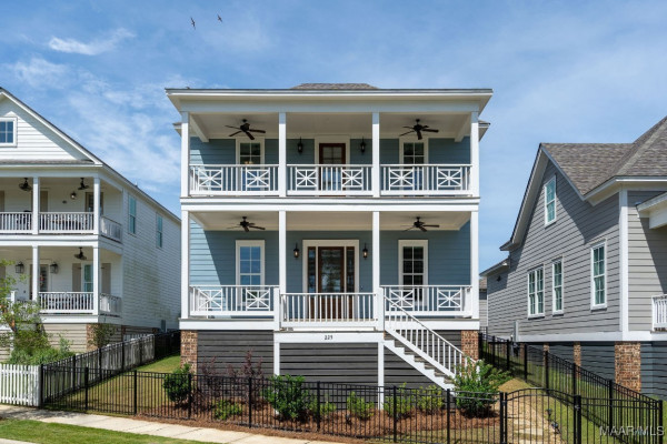 225 Northlake Street