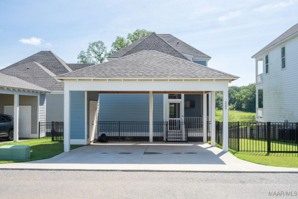 225 Northlake Street