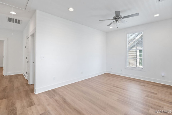 225 Northlake Street