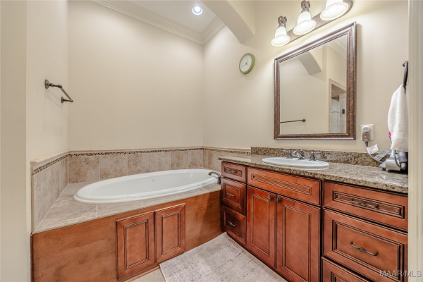 6414 Philadelphia Hill