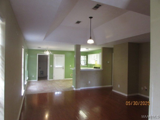 915 CRUZ Court
