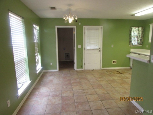 915 CRUZ Court