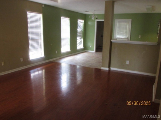 915 CRUZ Court