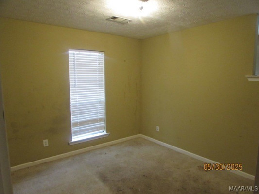 915 CRUZ Court