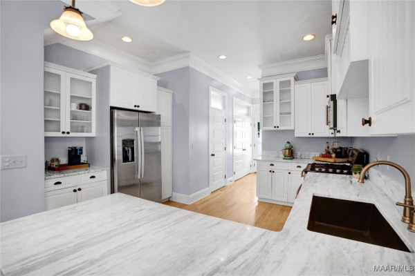 44 BRIGHT SPOT Street
