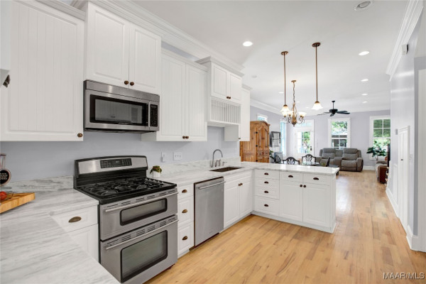 44 BRIGHT SPOT Street