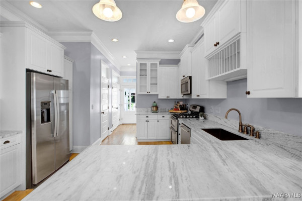 44 BRIGHT SPOT Street