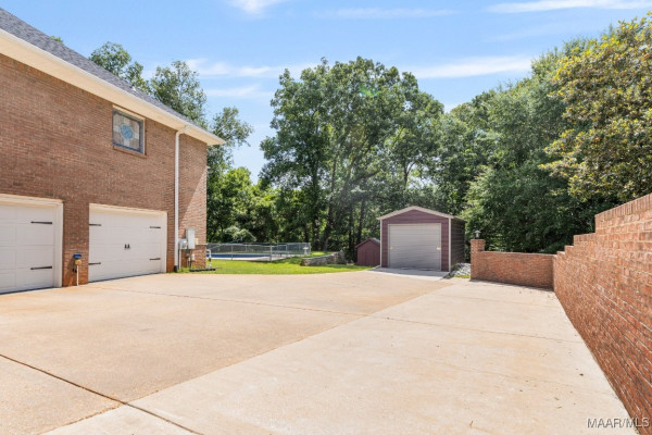 221 FRALEY Lane