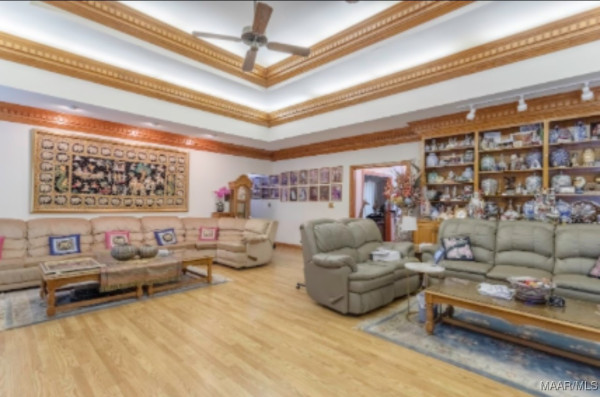 409 FOXHALL Road