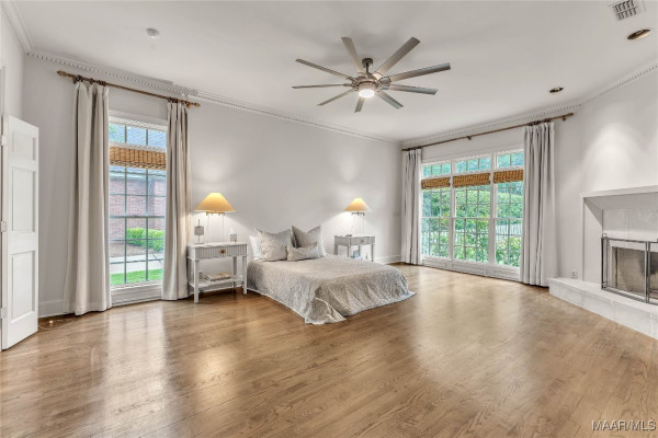 8360 Longneedle Drive