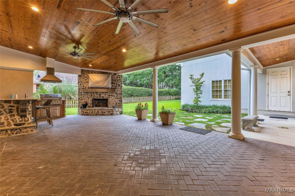 8360 Longneedle Drive
