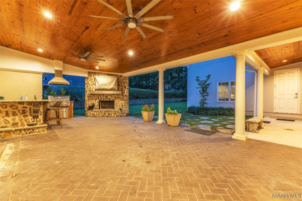 8360 Longneedle Drive