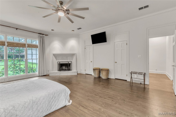 8360 Longneedle Drive