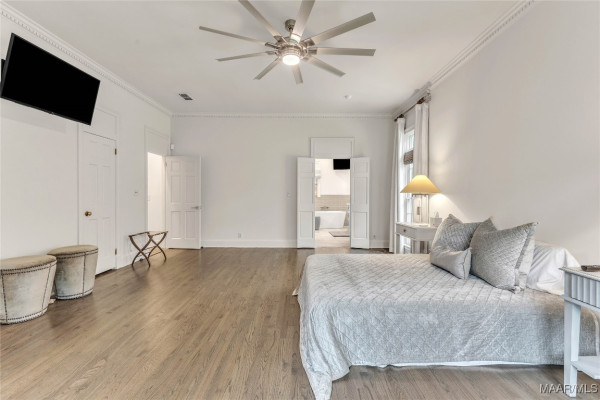 8360 Longneedle Drive