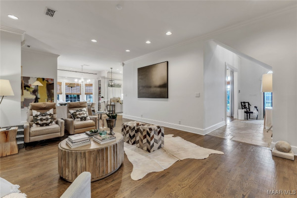 8360 Longneedle Drive
